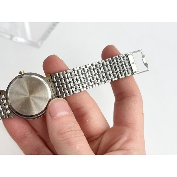 WYLER Diamond Dual Gold & Silver T Quartz Vintage Wristwatch - 27mm - WORKS! - Picture 7 of 10